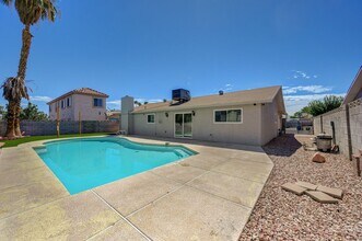Building Photo - 4382 E Del Santos Dr