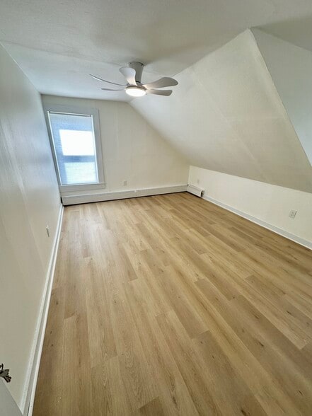 Building Photo - 122 Larch St