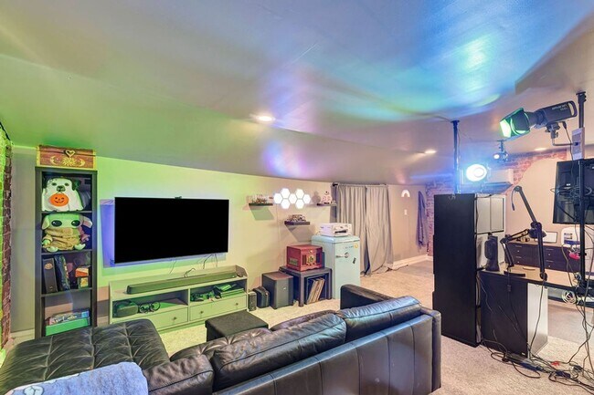 Building Photo - Charming 3BR Duplex in Covington