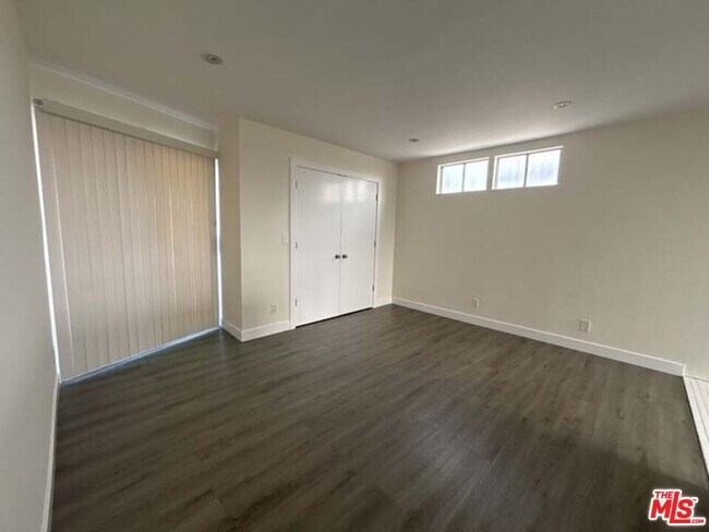 Building Photo - 915 Broadway St