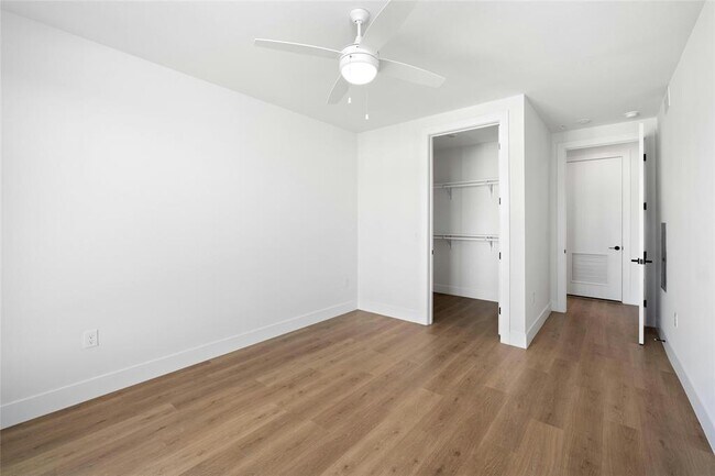 Building Photo - 1701 Simond Ave