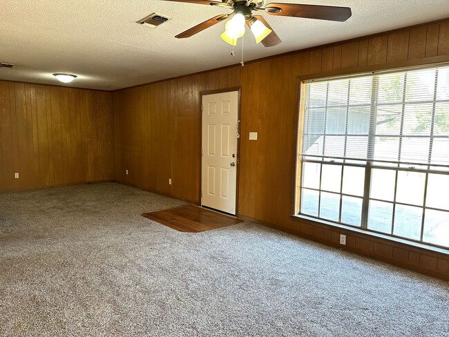 Building Photo - 706 Manson St