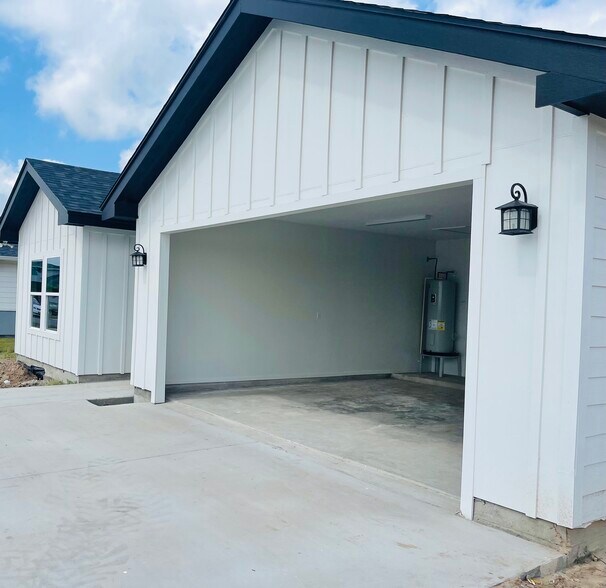 Building Photo - 113 Torrey Pines Rd