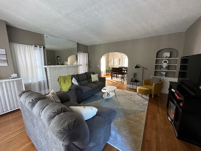 Building Photo - 3120 E Derbyshire Rd