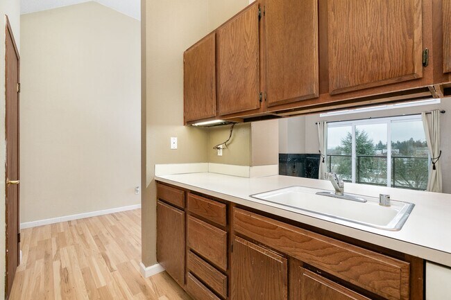 Building Photo - Charming 1 Bed 1 Bath Condo in Mercer Island