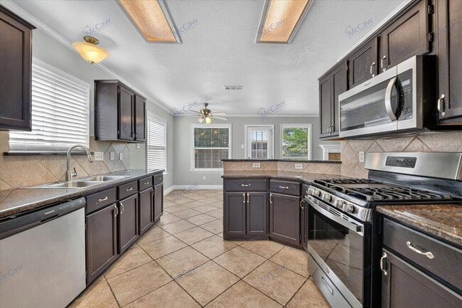Building Photo - 333 Stately Oak Ln