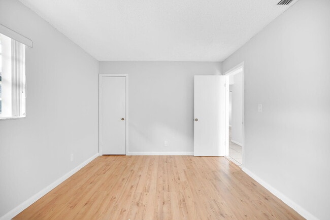 Building Photo - 6542 NW 24th Ct