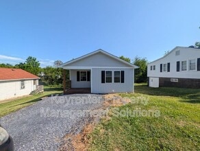 Building Photo - 55 Breezewood Dr