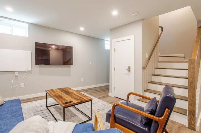 Building Photo - Modern, new construction in Williamstown!
