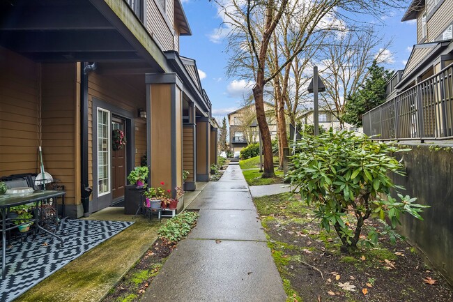 Building Photo - 3BD/2.5BTH in BEAVERTON!