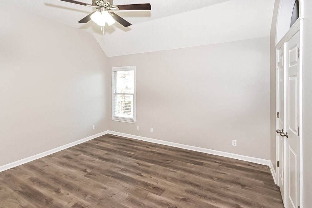 Building Photo - 1960 Chimneyrock Blvd E