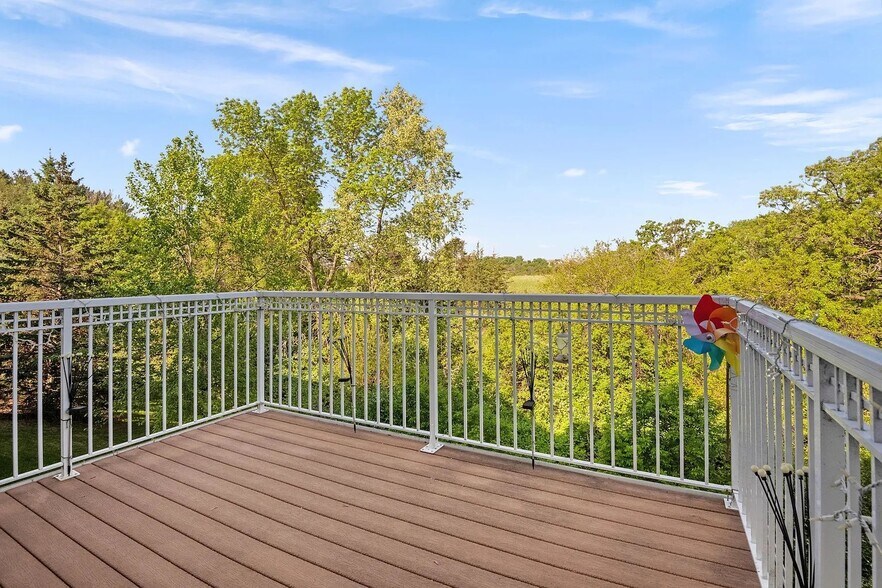Building Photo - 15601 Lilac Dr