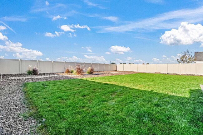 Building Photo - 5126 E Sylvan Hart Dr