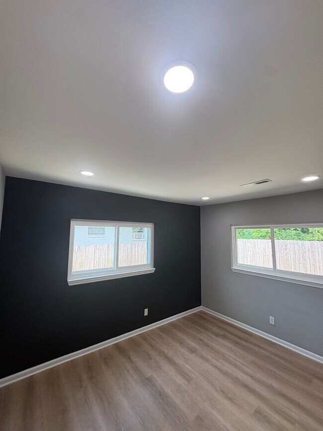 Building Photo - 123/125 Sequoia Drive