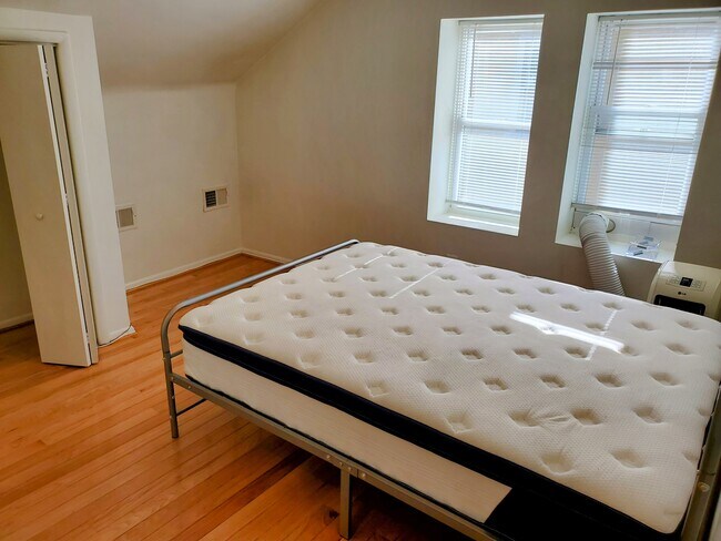 Room A - Bedroom - 2509 10th St NE