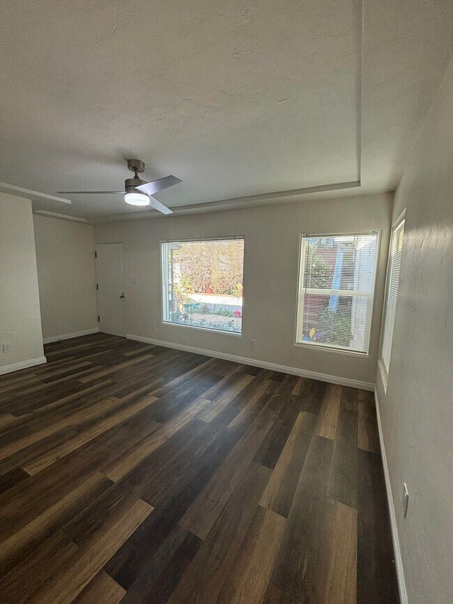 Building Photo - Beautifully renovated 2 bedroom 2 bath home w/ all utilities included!