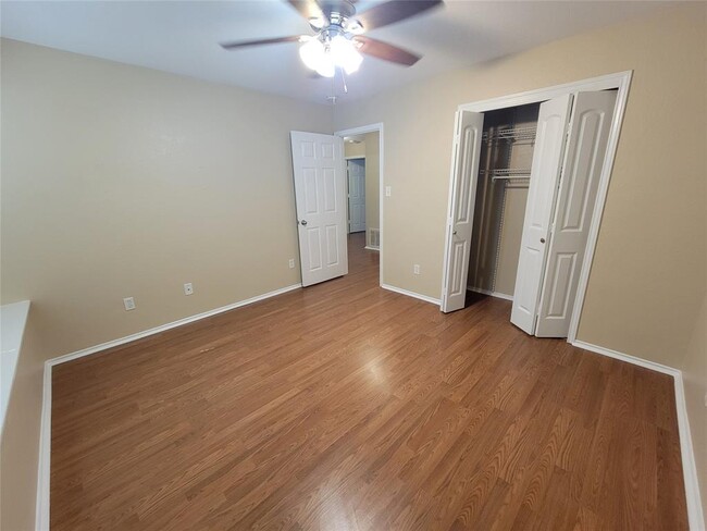 Building Photo - 3307 St Genevieve Dr