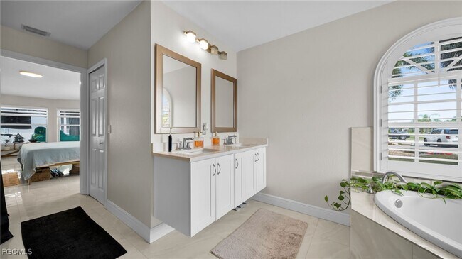 Building Photo - 3730 SE 4th Ave