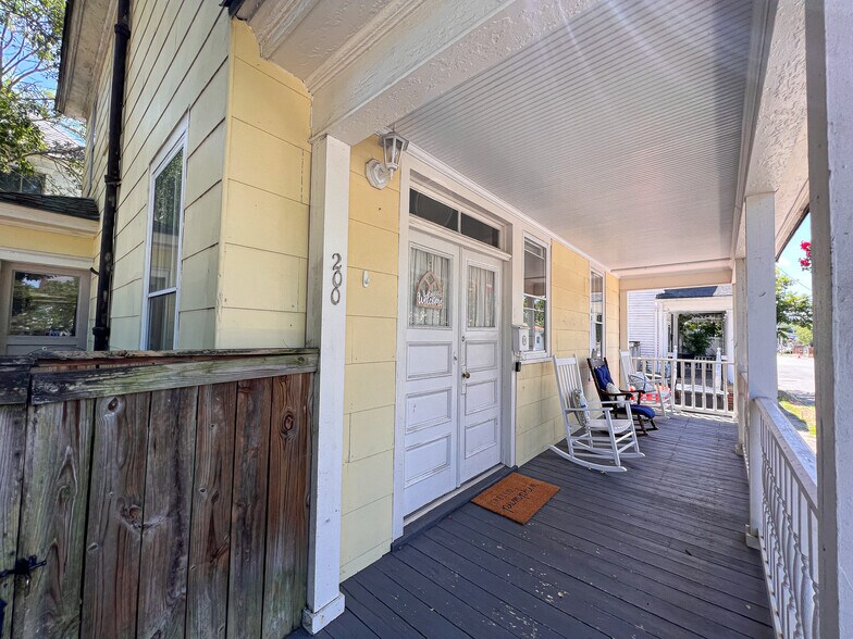 Front Porch - 200 S Elliott St
