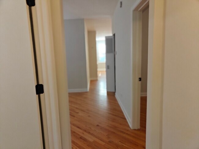 Building Photo - 4941 N Drake Ave