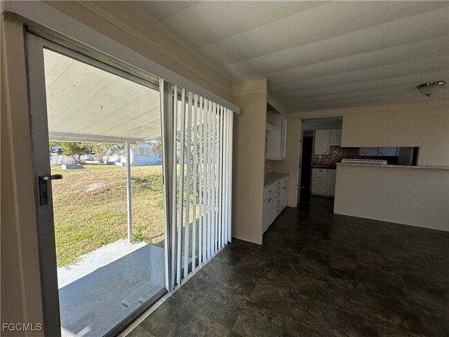 Building Photo - 333 Lantern Ln