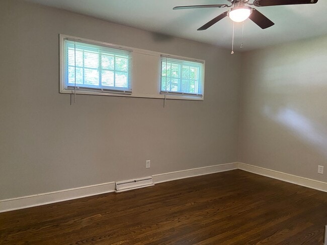 Building Photo - 3 Bedroom, 1.5 Bathroom House in Greensboro!