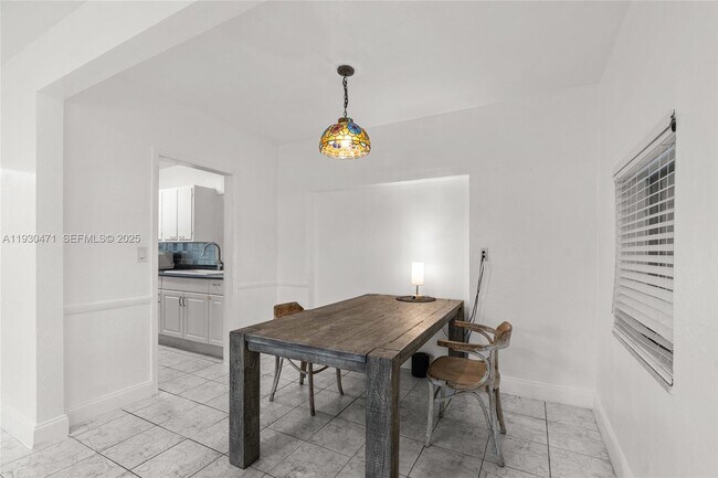 Building Photo - 1300 NE 183rd St