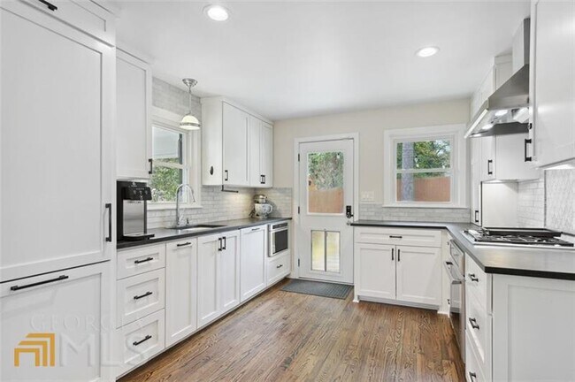Building Photo - 2764 Green Meadows Ln NE