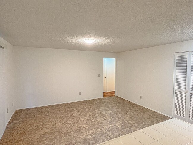 Building Photo - Charming 3bd/2bth Rambler in Tam o'Shanter in Redmond $3,795/mo