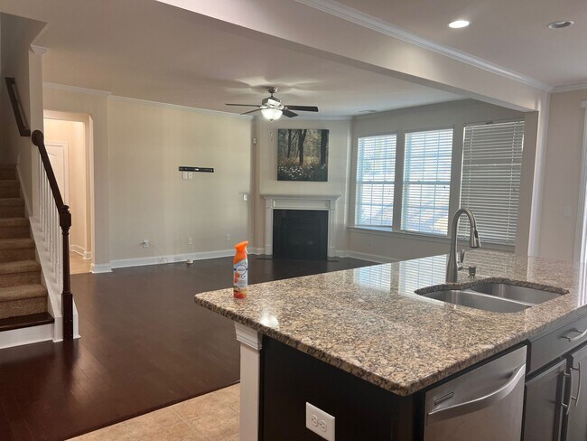 Building Photo - 151 Blossom Ridge Dr