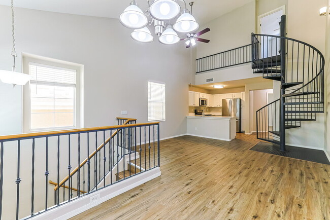 Building Photo - 163 W Tremaine Ct