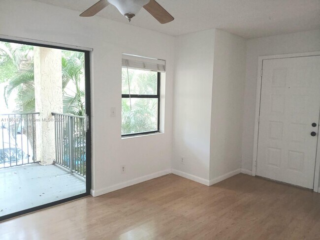 Building Photo - 9999 Summerbreeze Dr