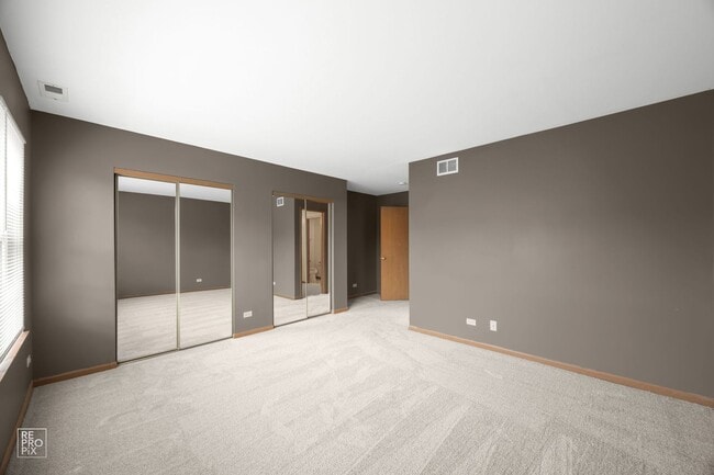 Building Photo - GORGEOUS 2 BEDROOM TOWNHOME LOCATED IN LINDENHURST AVAILABLE JUNE 14!