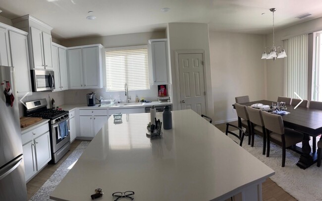 Building Photo - Lovely 3 Bedroom / 2 Bathroom for rent $2,495