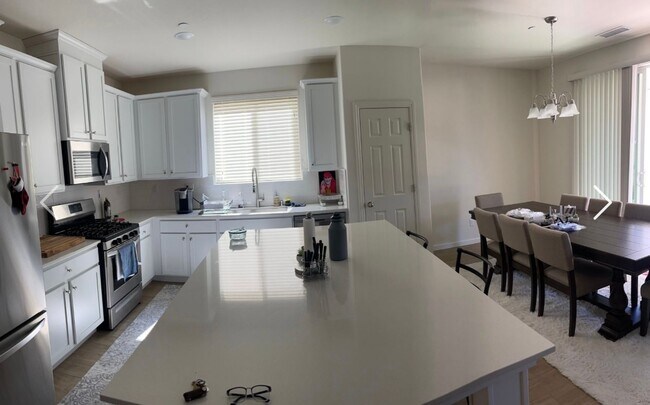 Building Photo - Summer Special $200 Off 1st Month Rent!!!