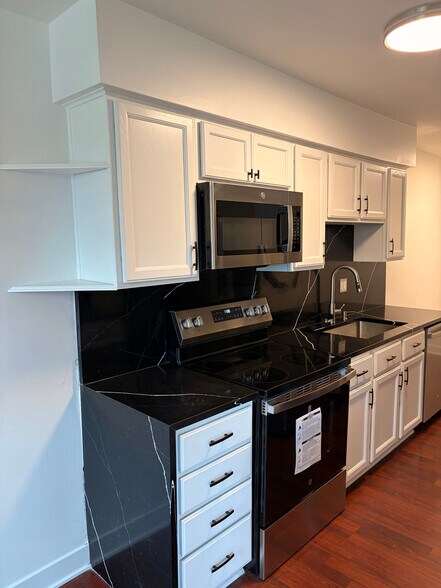 Building Photo - 2600 Brookwood Way Dr