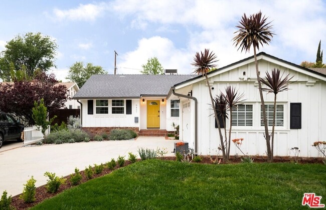 Building Photo - 5427 Lemona Ave