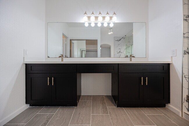 Building Photo - 11121 W Sunflower Pl