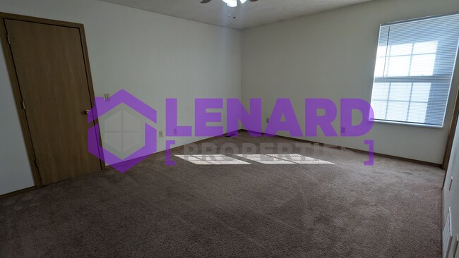Building Photo - 5791/3/5/7 N Orange Ln