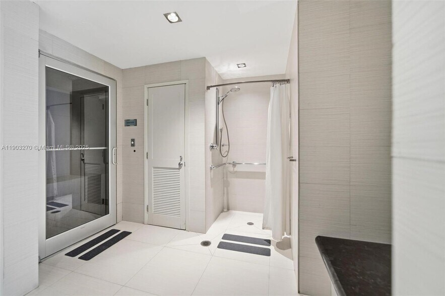 Building Photo - 951 Brickell Ave