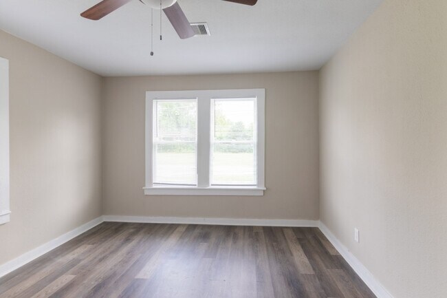 Building Photo - 109 Porter St