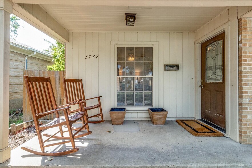 Building Photo - 3732 Seguin Dr