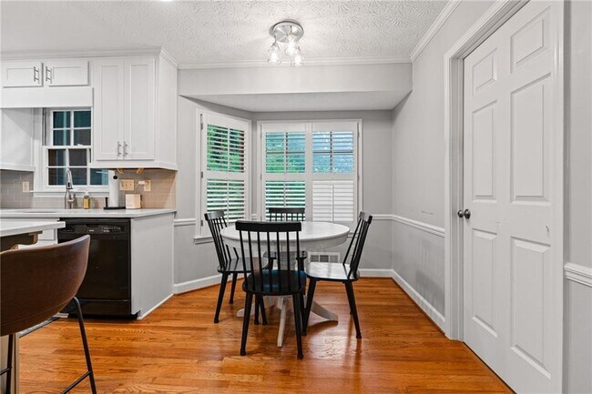 Building Photo - 766 Chesterfield Dr