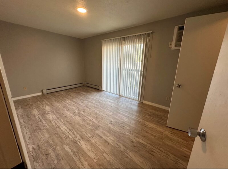 Building Photo - 2430 Muscatine Ave