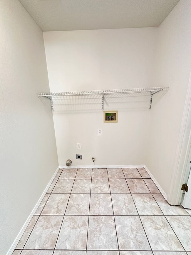 Building Photo - Located Near Downtown 2 Bedroom 1 Bathroom