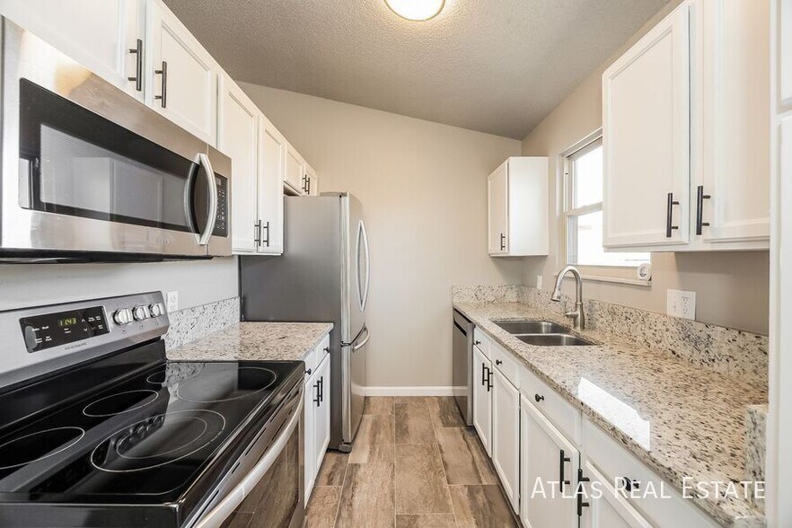 Building Photo - 2115 Bainbridge Rd