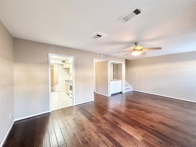 Building Photo - 10353 Briar Forest Dr