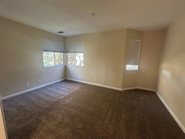 Building Photo - 142 Pine Canyon Rd