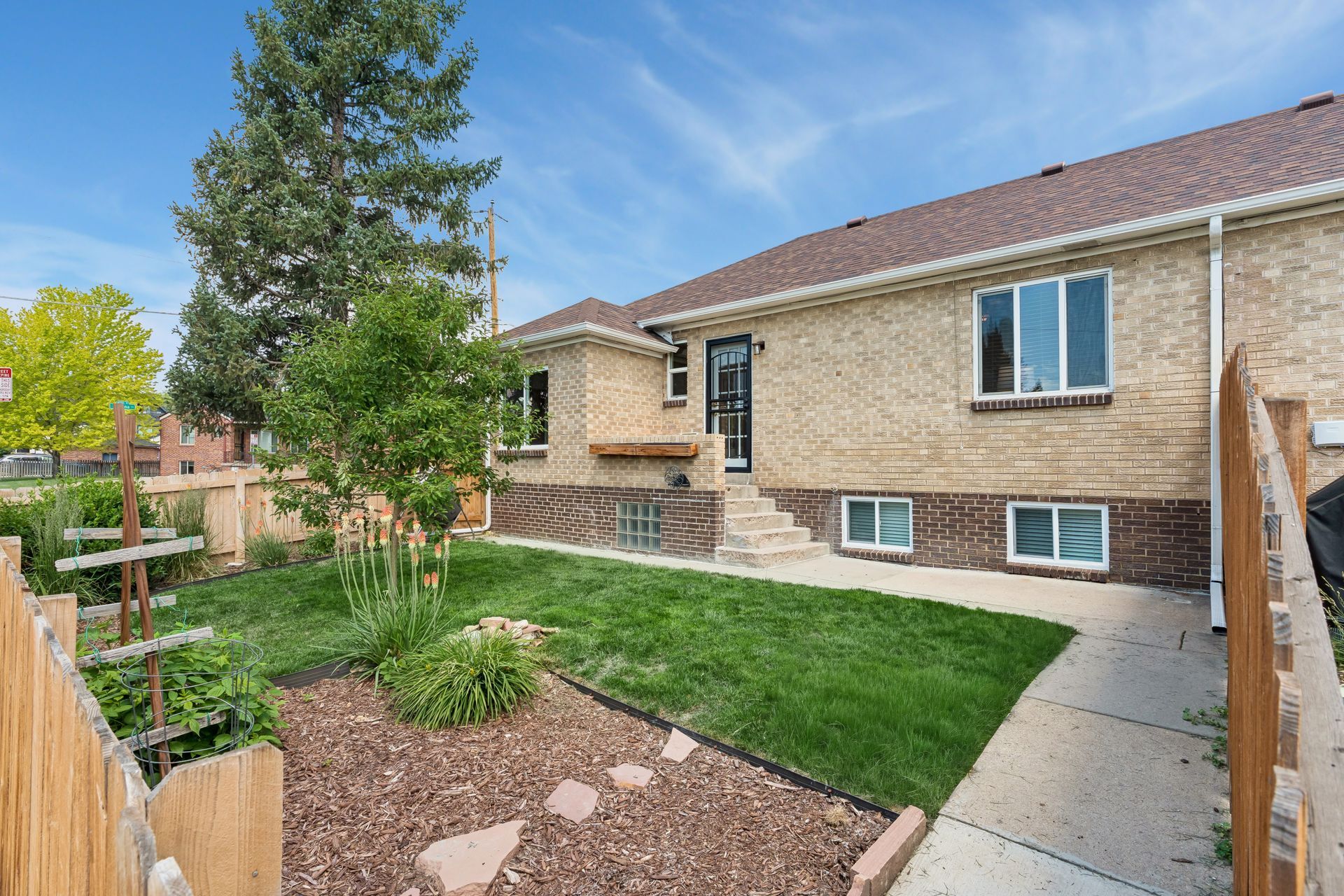 Building Photo - 1600 Winona Ct