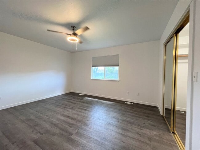 Building Photo - Beautiful 3 bed 2 bath home in the Haven Cove Subd just off Cherry Ln and N Ten Mile Rd